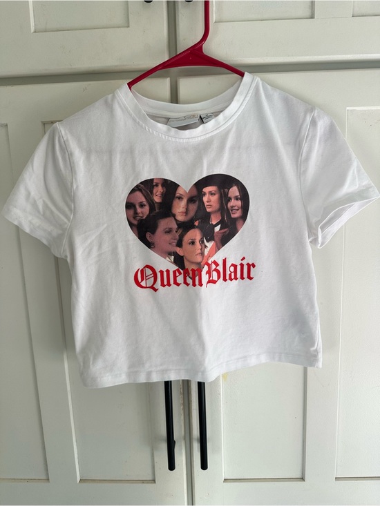 Warner Bros. Tops - Gossip Girl Queen Blair Waldorf Graphic Crop Top Tee Medium White Heart Photo